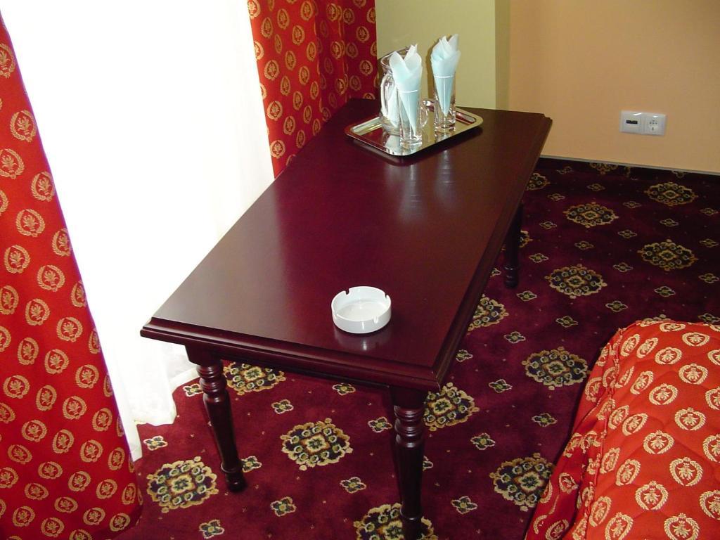 Hotel Europa Ploieşti Quarto foto