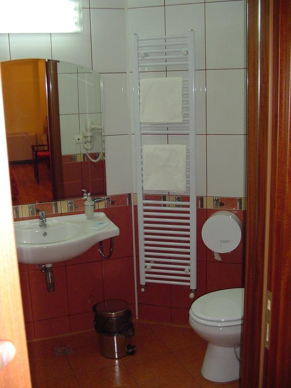 Hotel Europa Ploieşti Quarto foto