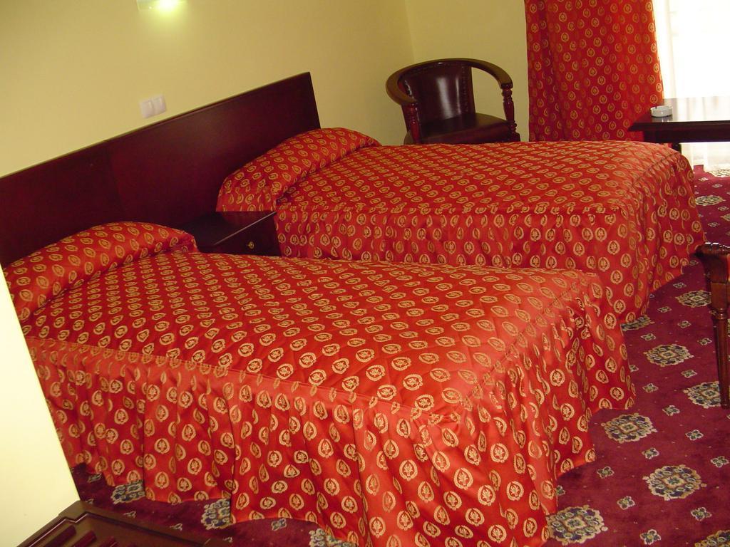 Hotel Europa Ploieşti Quarto foto