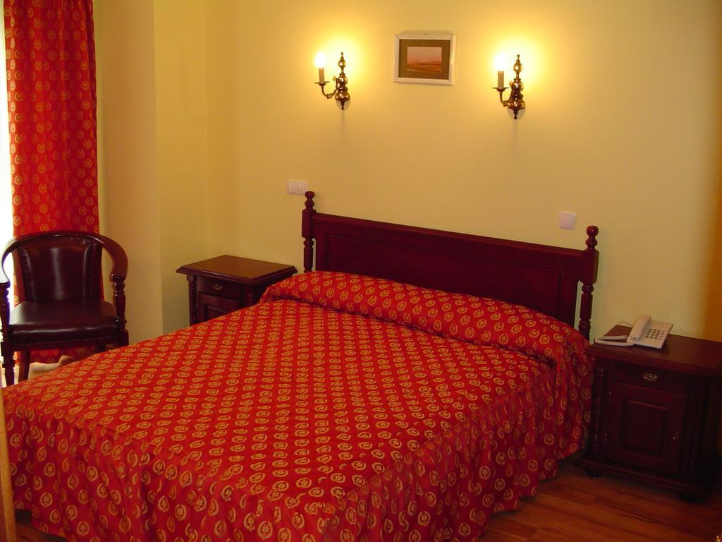Hotel Europa Ploieşti Quarto foto